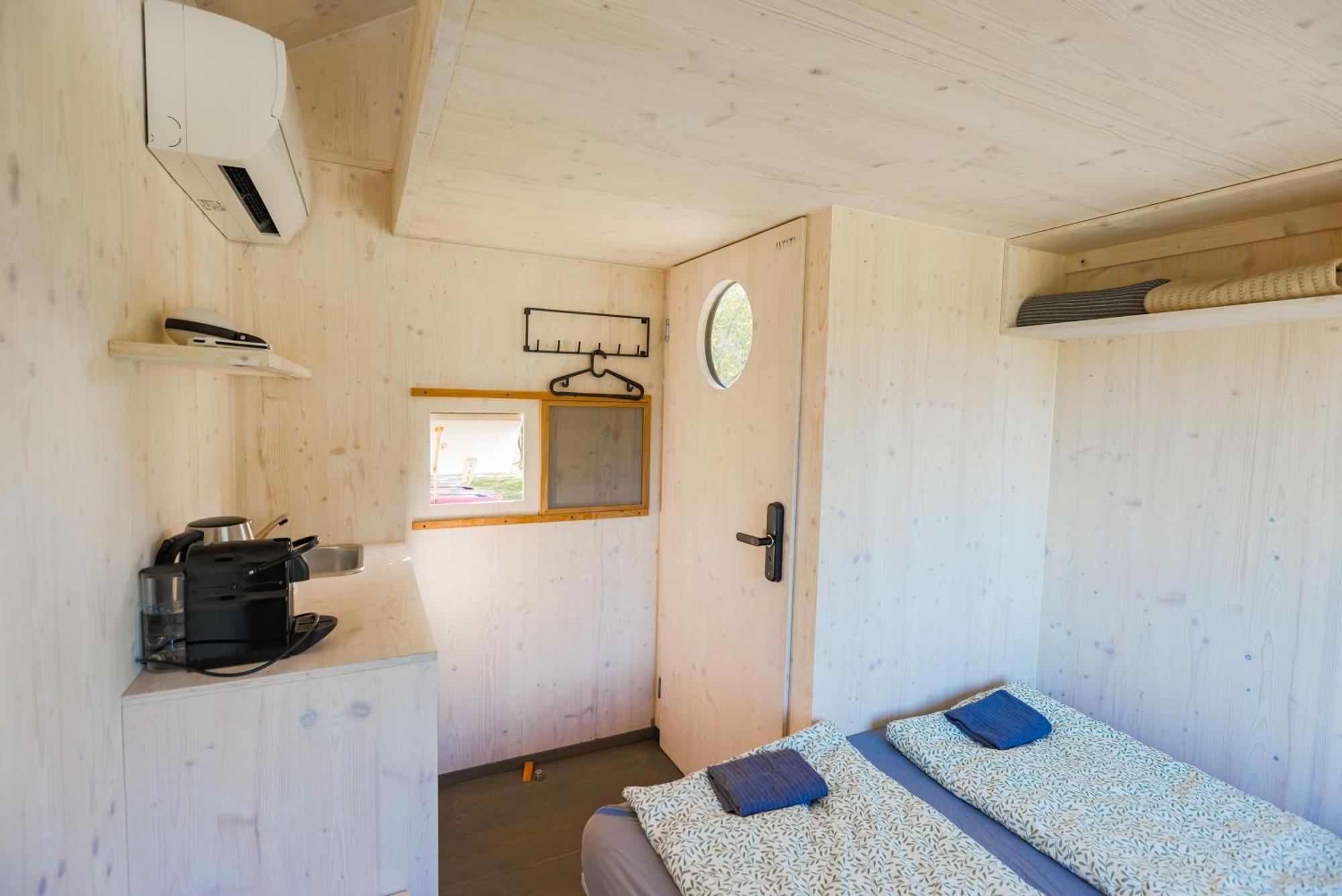 Prague Camping Dzban Buitenkant foto