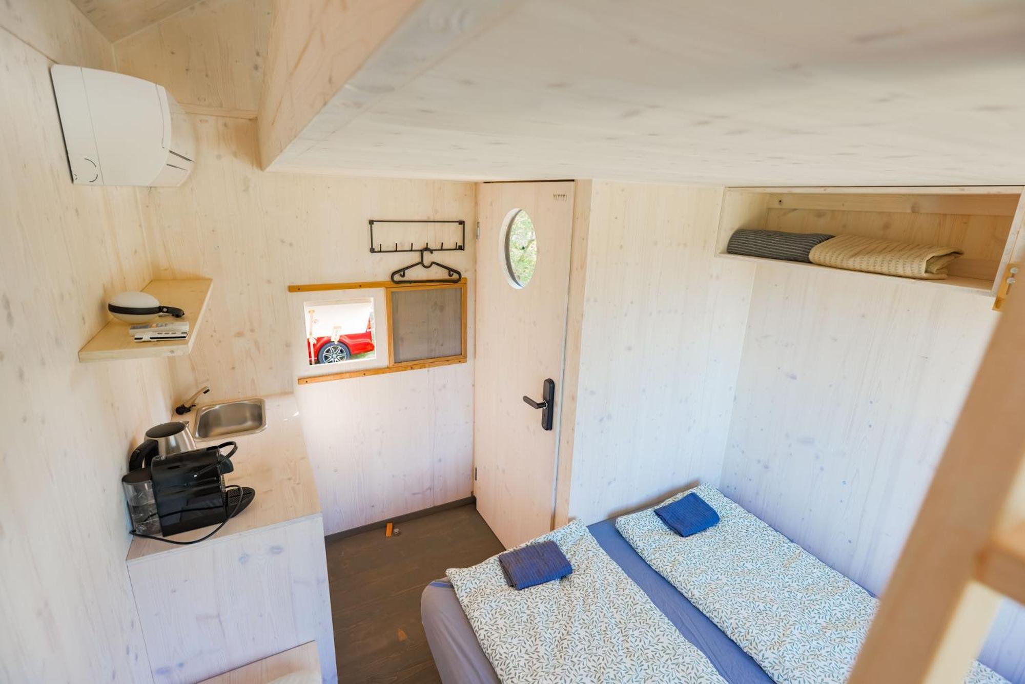 Prague Camping Dzban Buitenkant foto